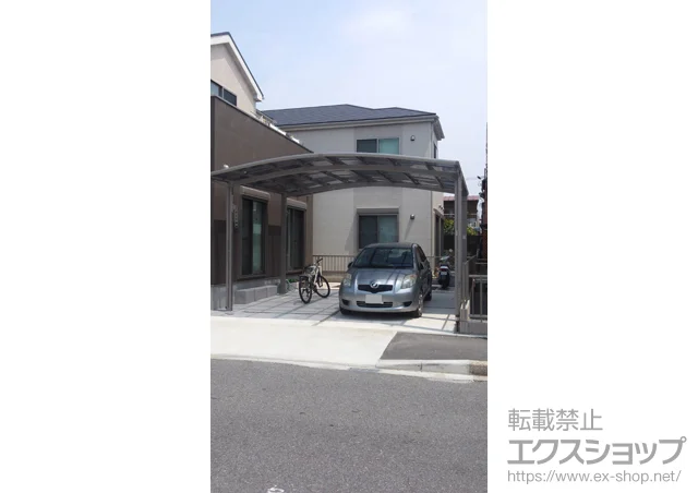 愛知県名古屋市のLIXIL リクシル(トステム)のカーポート カーブポートシグマIII ワイド 積雪〜20cm対応＋収納式物干し 標準タイプ 2本入 施工例