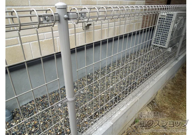 千葉県伊勢市のYKKAPのフェンス・柵 メッシュフェンス M0 間仕切りタイプ　※外観左 施工例