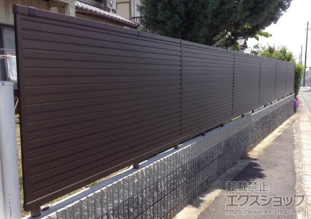 三重県横浜市のLIXIL(リクシル)のフェンス・柵 レスティナフェンス7型 自由柱 施工例