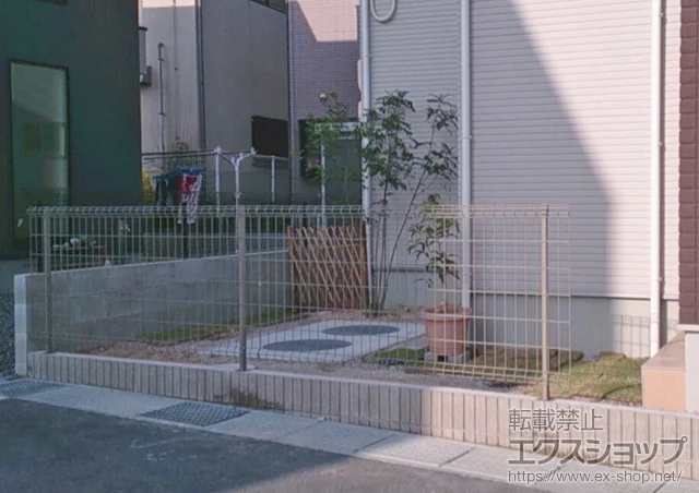 広島県枚方市のLIXIL リクシル(TOEX)のフェンス・柵 ハイグリッドフェンスUF8型 フリーポールタイプ 施工例