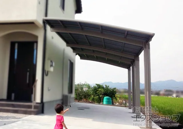愛媛県鹿児島市のLIXIL リクシル（トステム）のカーポート カーブポートシグマIII 縦連棟 積雪〜20cm対応＋屋根材ホルダー 施工例