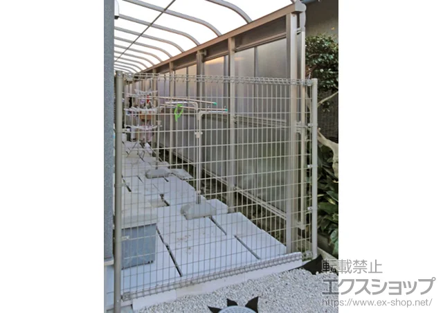 愛知県二本松市のLIXIL リクシル(TOEX)のフェンス・柵 ハイグリッドフェンスN1型 高尺タイプ 間仕切りタイプ 施工例