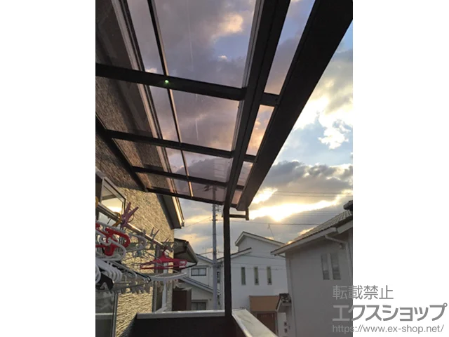 愛媛県川口市ののカーポート、バルコニー・ベランダ屋根 ライザーテラスII F型 屋根タイプ 単体 積雪〜20cm対応 施工例