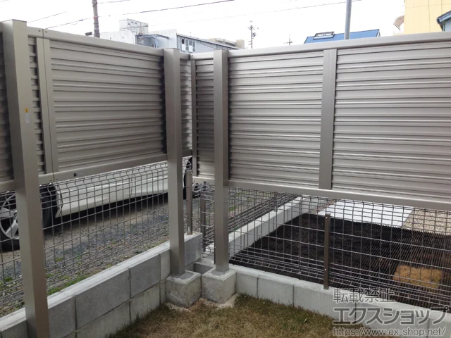 愛知県舞鶴市のYKKAPのフェンス・柵 レスティナフェンス7型 自由柱 2段支柱＜自立建て用＞　※上1段 施工例