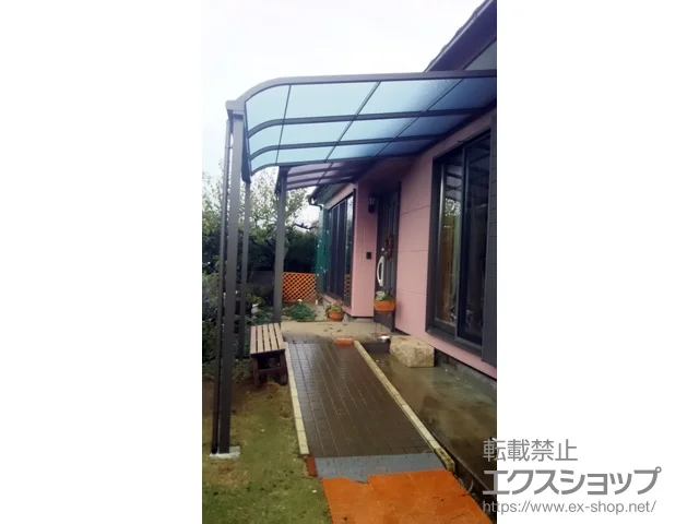 茨城県いわき市ののウッドデッキ、テラス屋根 スピーネ R型 テラスタイプ 単体 積雪〜20cm対応 施工例