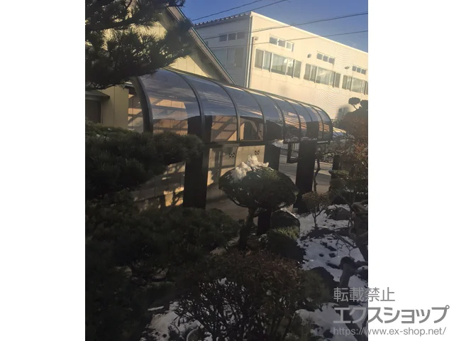 青森県ひたちなか市のYKKAPのカーポート テールポートシグマIII 1500 積雪〜50cm対応 施工例