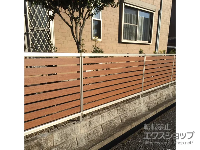 千葉県浜松市のLIXIL リクシル(TOEX)のフェンス・柵 ルシアスフェンスF04型 横板 木目カラー 自由柱施工 施工例