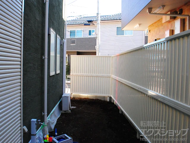 神奈川県葛飾区のValue Selectのフェンス・柵 レスティナフェンス8型 2段支柱（2段設置） 施工例