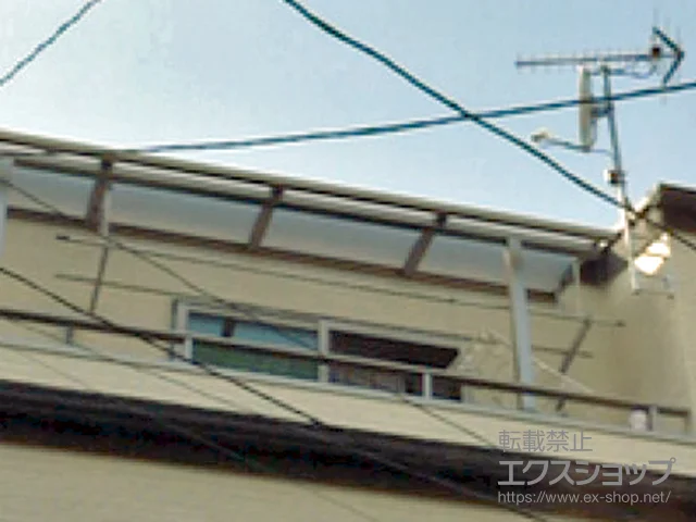 東京都香芝市のYKKAPのバルコニー・ベランダ屋根 スピーネ R型 屋根タイプ 単体 積雪〜20cm対応＋吊り下げ物干しAセット 標準 2本入 施工例