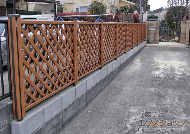 千葉県袖ケ浦市のLIXIL リクシル(TOEX)のフェンス・柵 ステイウッドフェンスM1型 間仕切りタイプ 施工例