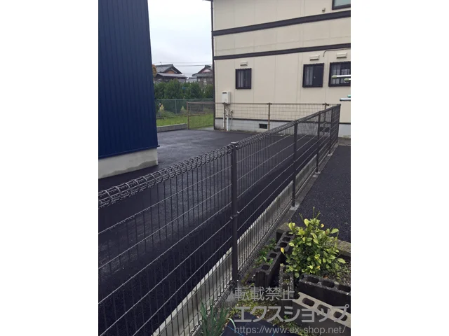 滋賀県練馬区の積水樹脂(セキスイ)のフェンス・柵 ハイグリッドフェンスN1型 間仕切りタイプ 施工例
