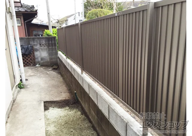 埼玉県能代市の積水樹脂(セキスイ)のフェンス・柵 プレスタフェンス 6型 たて目隠し　フリーポールタイプ 施工例
