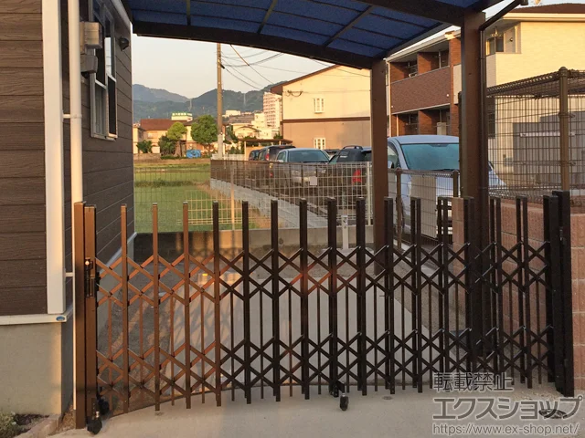 福岡県柏市のLIXIL リクシル(TOEX)のカーゲート トリップゲート ペットガード型 ノンレール 片開き 30S 施工例