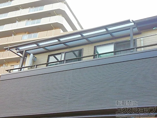 神奈川県東久留米市のValue Selectのバルコニー・ベランダ屋根 ライザーテラスII R型 屋根タイプ 単体 積雪〜20cm対応 施工例