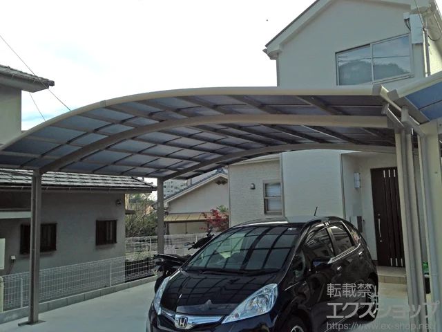 広島県福生市のLIXIL リクシル（トステム）のカーポート カーブポートシグマIII ワイド 積雪〜20cm対応 施工例