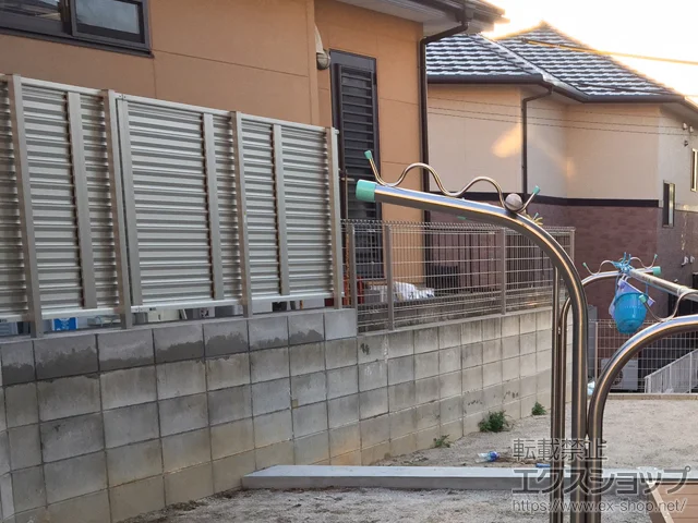 福岡県芦屋市のLIXIL リクシル(TOEX)のフェンス・柵 レスティナフェンス5型　自由柱施工 施工例