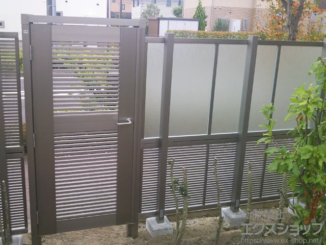 宮城県横浜市のLIXIL リクシル(TOEX)のフェンス・柵 ライシスフェンス1型  多段柱仕様（2段） 施工例