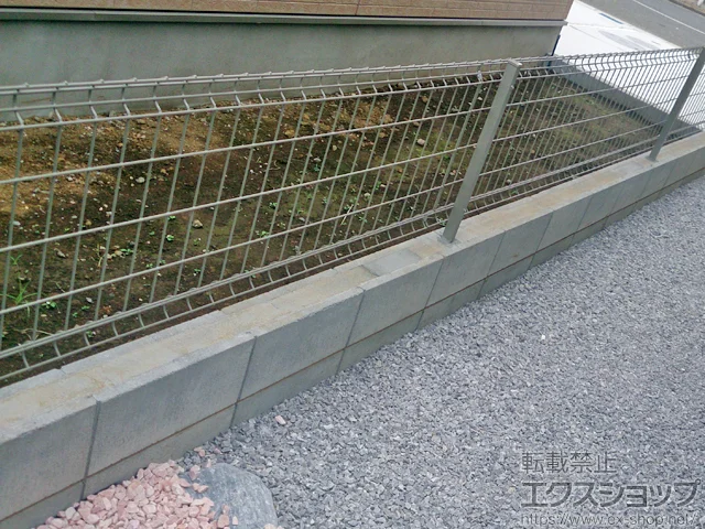 千葉県井原市の三協アルミのフェンス・柵 ハイグリッドフェンスUF8型 フリーポールタイプ 施工例