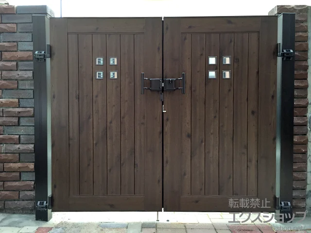 神奈川県福岡市の三協アルミの門扉 コレット4型 両開き 施工例
