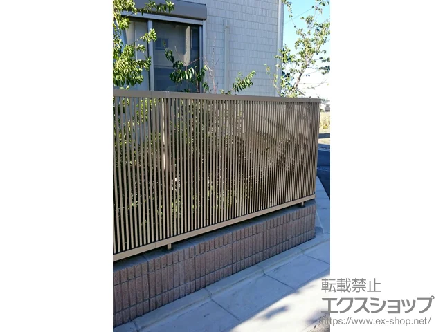 東京都府中市のLIXIL リクシル(TOEX)のフェンス・柵 ライシスフェンス 2型 細たて桟 フリーポールタイプ 施工例