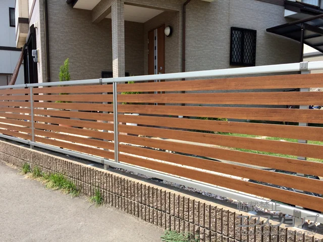 福岡県福津市のYKKAPのフェンス・柵 ルシアスフェンス F04型 自由柱 施工例