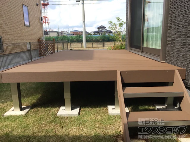 千葉県三鷹市のYKKAPのウッドデッキ マージウッドデッキ＋ステップ Ｓタイプ（2段） 施工例