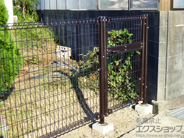 高知県伊那市の積水樹脂(セキスイ)のフェンス・柵 ハイグリッドフェンスN1型 間仕切りタイプ 施工例