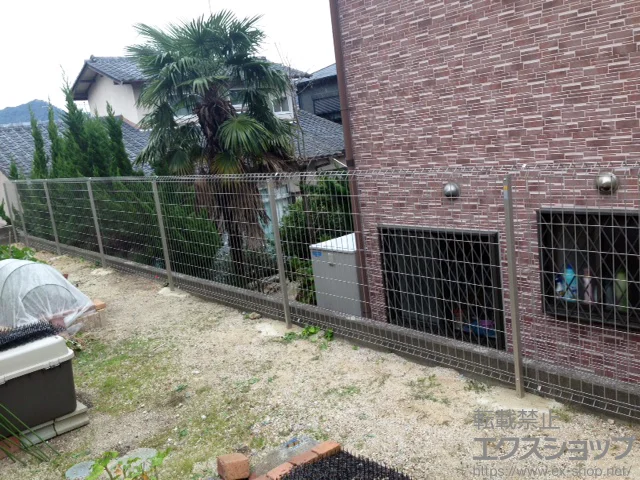 福岡県貝塚市のYKKAPのフェンス・柵 イーネットフェンス1F型 自由柱タイプ 施工例