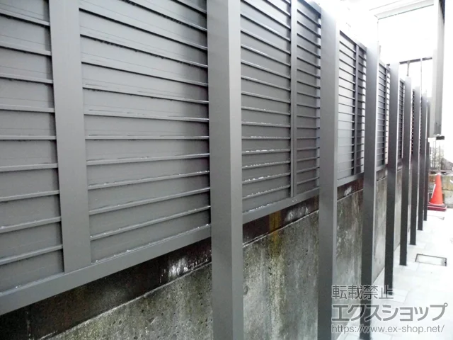 神奈川県上越市のYKKAPのフェンス・柵 プレスタフェンス 5型 横目隠し アルミ多段柱使用 施工例