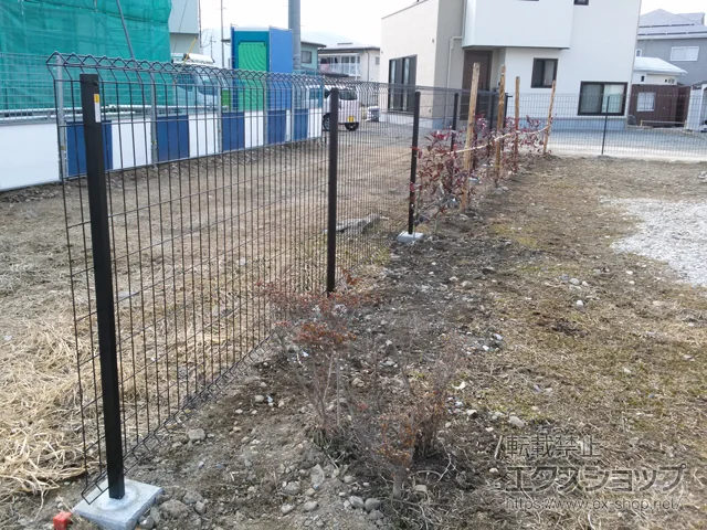 長野県大牟田市のLIXIL リクシル(TOEX)のフェンス・柵 イーネットフェンス1F型 自由柱タイプ 施工例