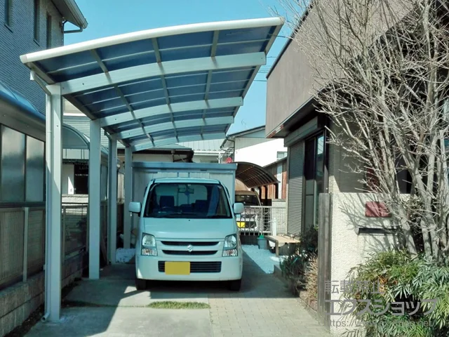 茨城県山岡町のYKKAPのカーポート レイナポートグラン 縦連棟　積雪〜20cm対応 施工例