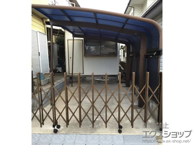 埼玉県八王子市のYKKAPのカーポート レイナキャップポートグラン 積雪〜20cm対応＋着脱式サポート(2本入り)＋サイドパネル 施工例