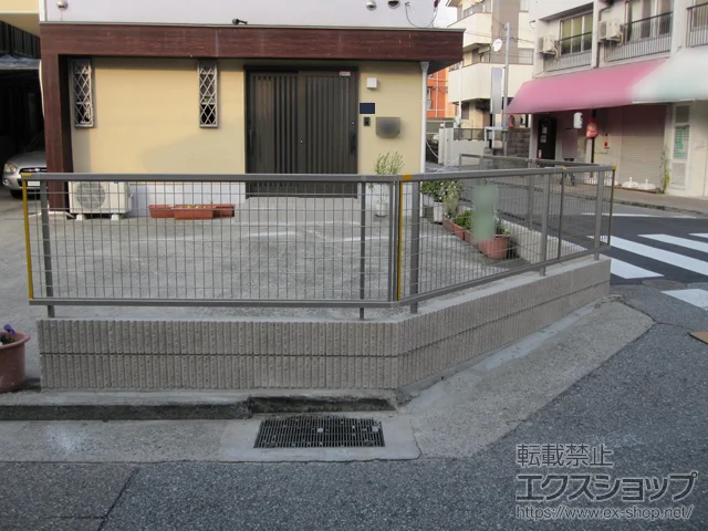兵庫県宮崎市のLIXIL(リクシル)のフェンス・柵 アルメッシュフェンス1型 フリーポールタイプ 施工例