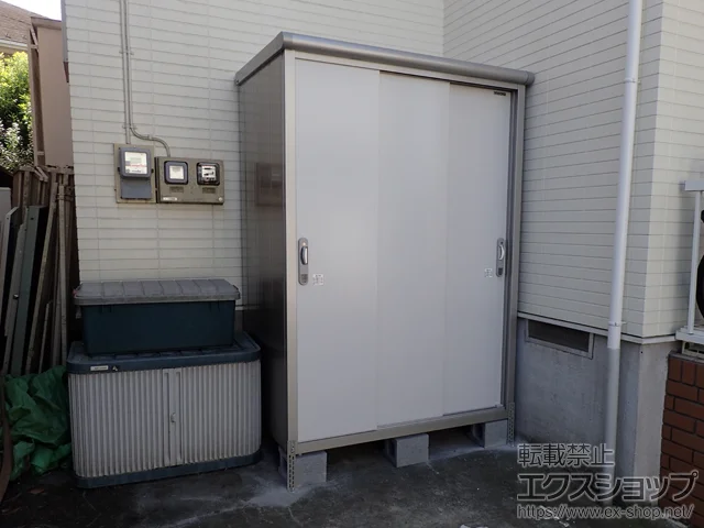 神奈川県日向市のヨドコウの物置・収納・屋外倉庫 エスモ 一般型(ESE-1309A-PW) 施工例