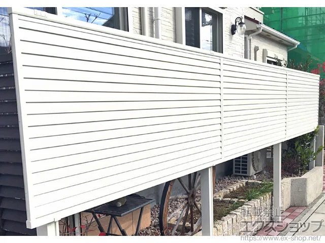 埼玉県徳島市のValue Selectのフェンス・柵 ミエーネフェンス 目隠しルーバータイプ 2段支柱 施工例