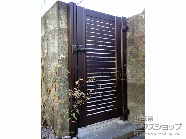 埼玉県宝塚市のYKKAPの門扉 エクスライン門扉5型 片開き　門柱使用 施工例