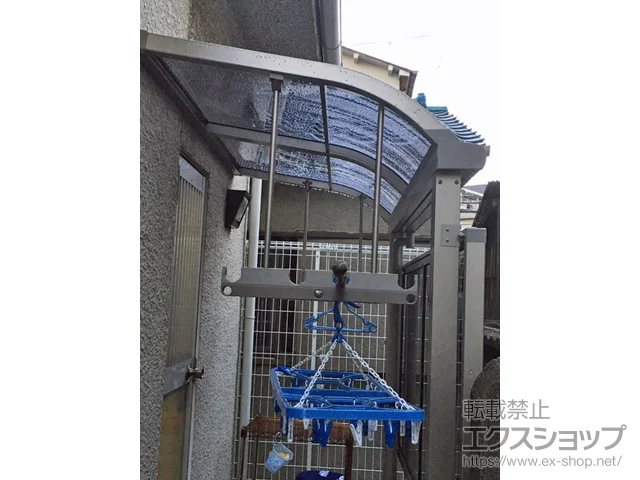 大阪府調布市ののフェンス・柵、テラス屋根 スピーネ R型 テラスタイプ 単体 積雪〜20cm対応 施工例