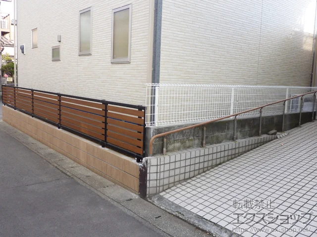 神奈川県横浜市のYKKAPのフェンス・柵 モクアルフェンス 横板タイプ 自由柱タイプ 施工例