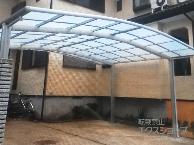 千葉県佐倉市のLIXIL(リクシル)のカーポート ネスカR (ラウンドスタイル) ワイド 積雪〜20cm対応 施工例