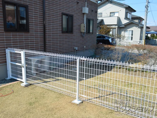 宮城県つくば市のYKKAPのフェンス・柵 メッシュフェンス G10-R フリーポールタイプ 施工例