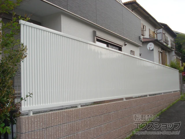兵庫県上越市のYKKAPのフェンス・柵 ライシスフェンス4型 フリーポールタイプ 施工例