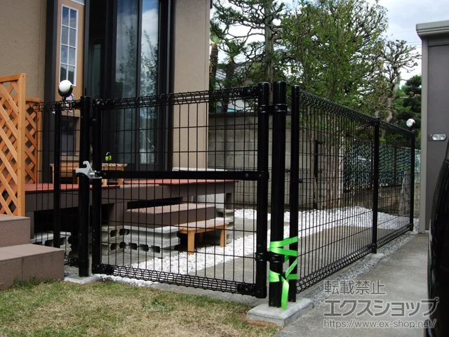 栃木県袋井市ののフェンス・柵、門扉 メッシュフェンスM0 間仕切りタイプ 施工例