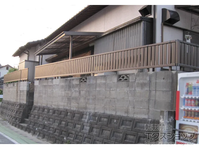 福岡県川崎市のLIXIL リクシル(TOEX)のフェンス・柵 エクスラインフェンス22型 たて半目隠し 自由柱施工 施工例