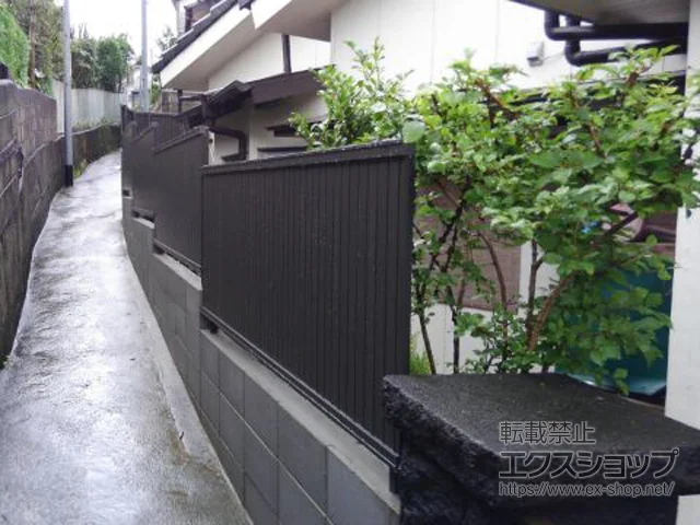 長崎県加須市のValue Selectのフェンス・柵 プレスタフェンス 6型 たて目隠し フリーポールタイプ 施工例