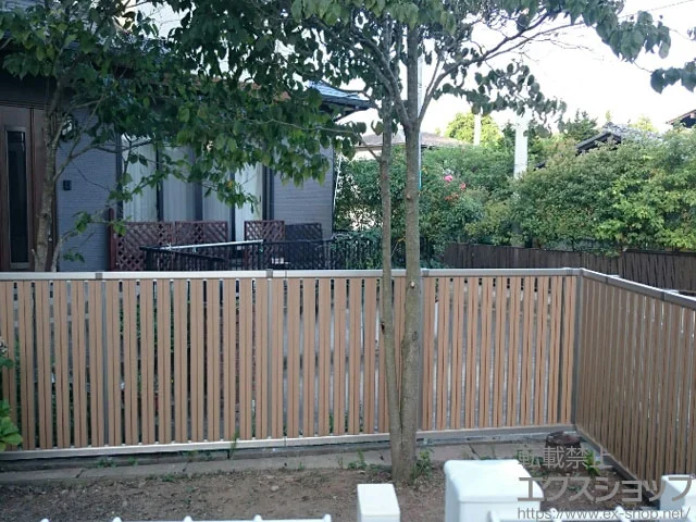 宮城県清須市のYKKAPのフェンス・柵 ルシアスフェンスF03型 たて半目隠し 自由柱 施工例