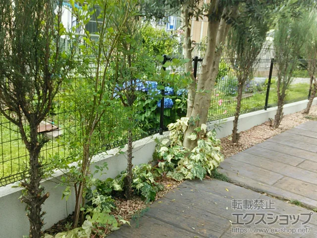 神奈川県別府市の積水樹脂(セキスイ)のフェンス・柵 メッシュフェンスM0 間仕切柱 施工例