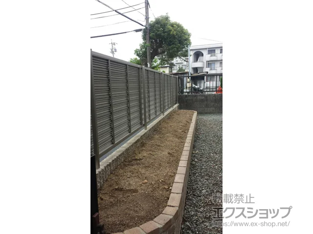 三重県川西市の四国化成のフェンス・柵 ライシスフェンス13型 フリーポールタイプ 施工例