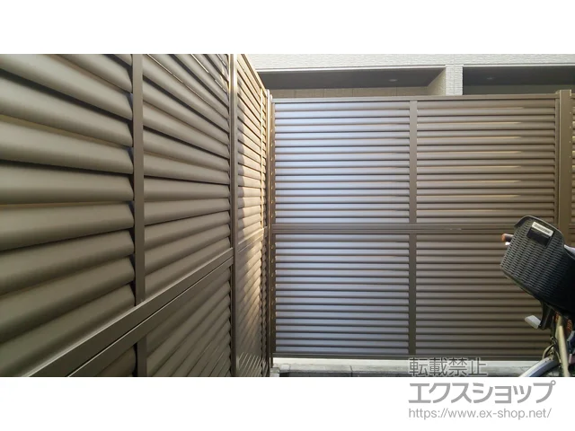 東京都新宿区のValue Selectのフェンス・柵 カムフィX9型 ルーバータイプ 間仕切り支柱タイプ 多段支柱施工 施工例