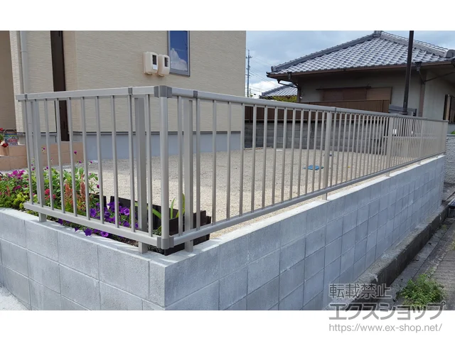 岡山県三原市のYKKAPのフェンス・柵 ミエッタフェンス 防犯たて格子タイプ 自由柱施工 施工例