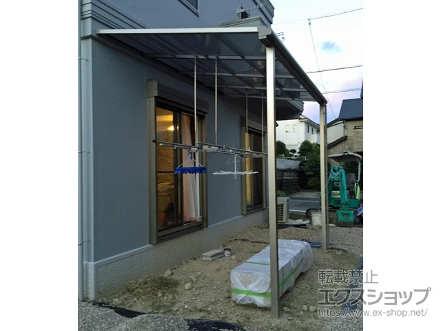 愛知県越谷市のLIXIL(リクシル)のテラス屋根 スピーネ F型 テラスタイプ 単体 積雪〜20cm対応 施工例